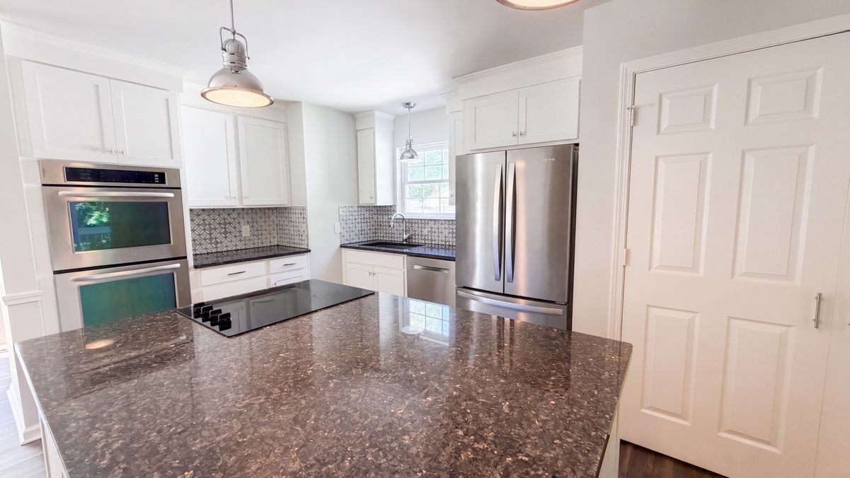 Property photo 2 of 6226 Dumont Ln