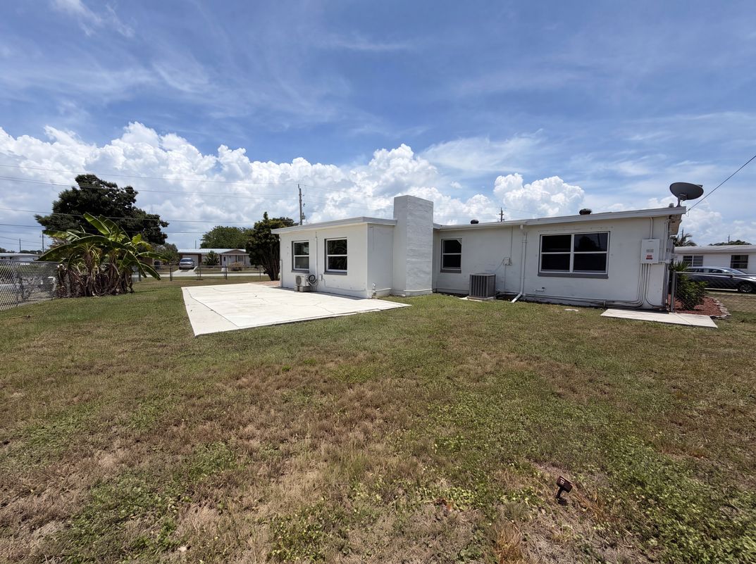 Photo 5 of 26 of 21530 Glendale Ave, Port Charlotte, FL