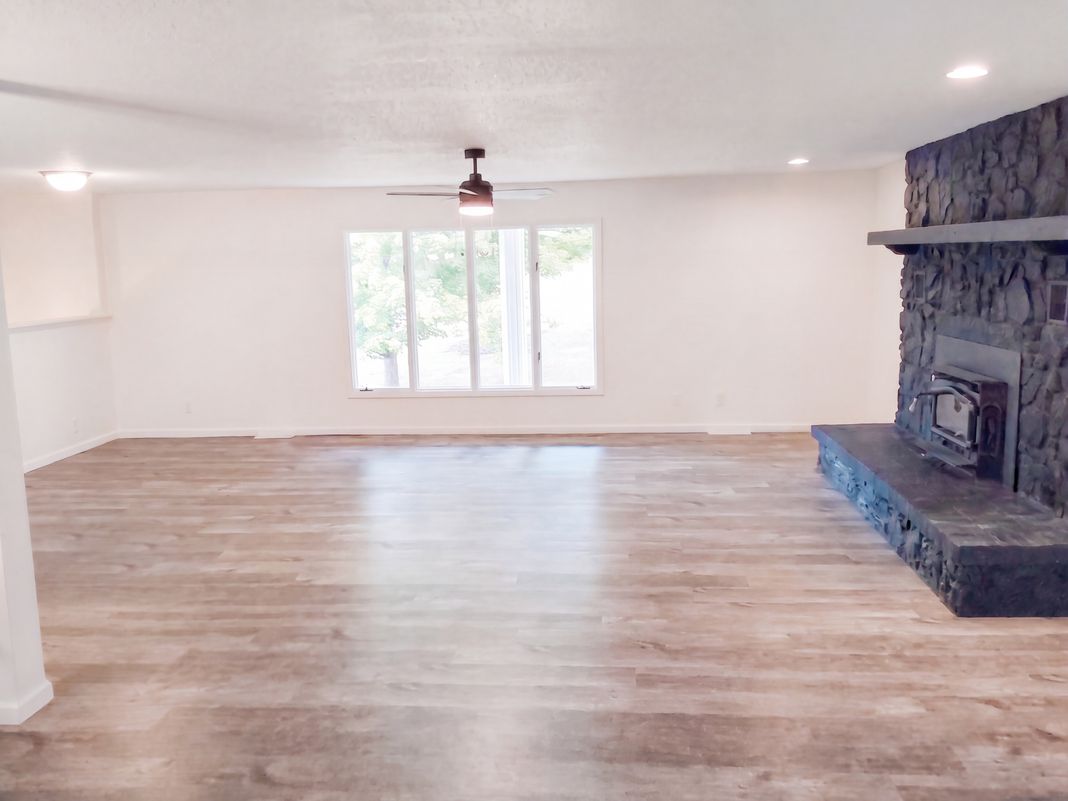 Property photo 3 of 624 Oak Grove Ave