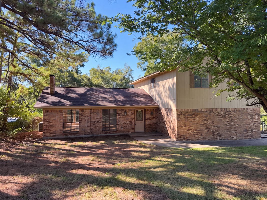 Property photo 1 of 15830 Hilltop Dr