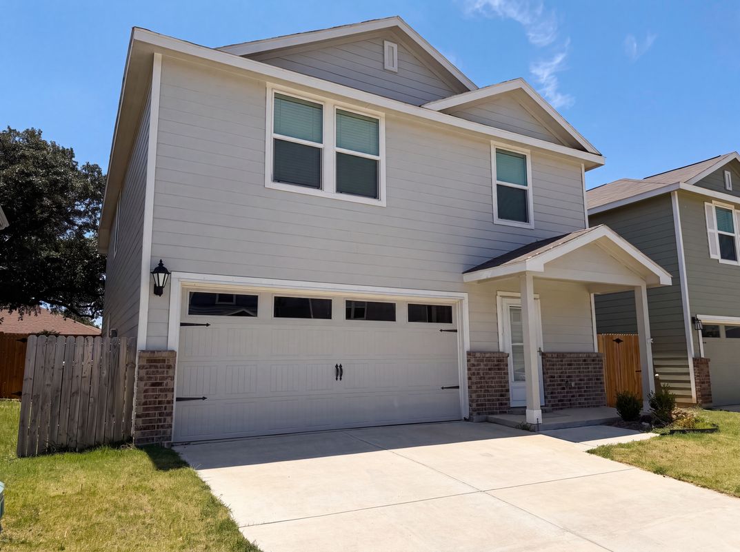 Photo 16 of 18 of 2972 Audles Ln, Dallas, TX