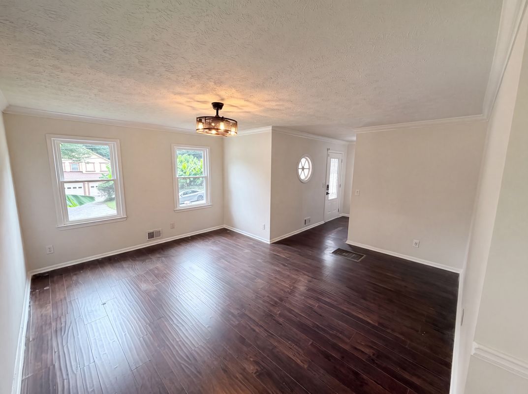 Property photo 3 of 215 Arbour Run