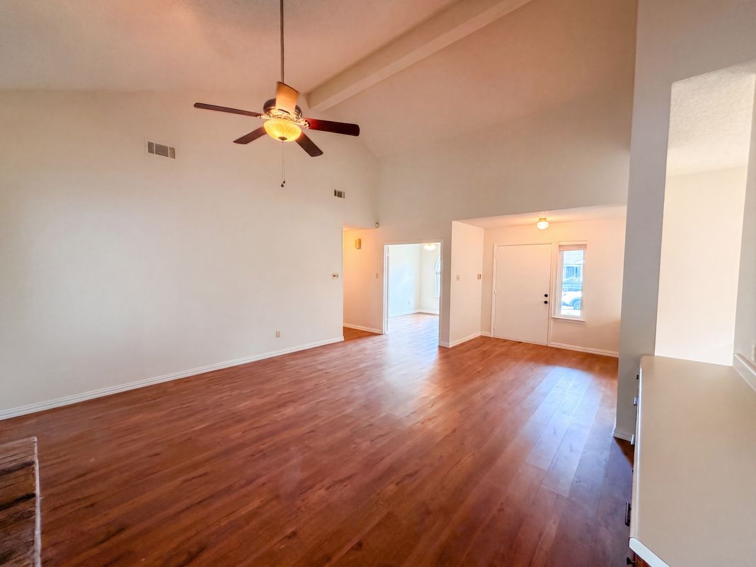 Property photo 3 of 301 Hillside Ct