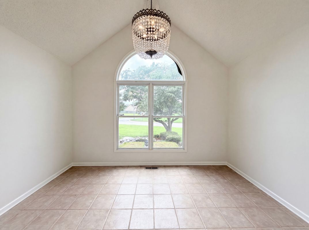 Photo 6 of 17 of 3609 Millington Dr, Clarksville, TN