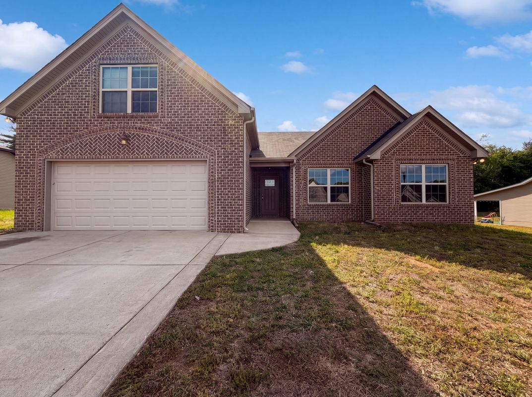 Property photo 1 of 447 Golf Club Ln
