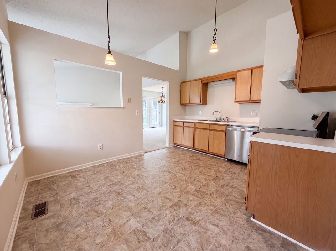 Property photo 2 of 204 N Crossing Dr
