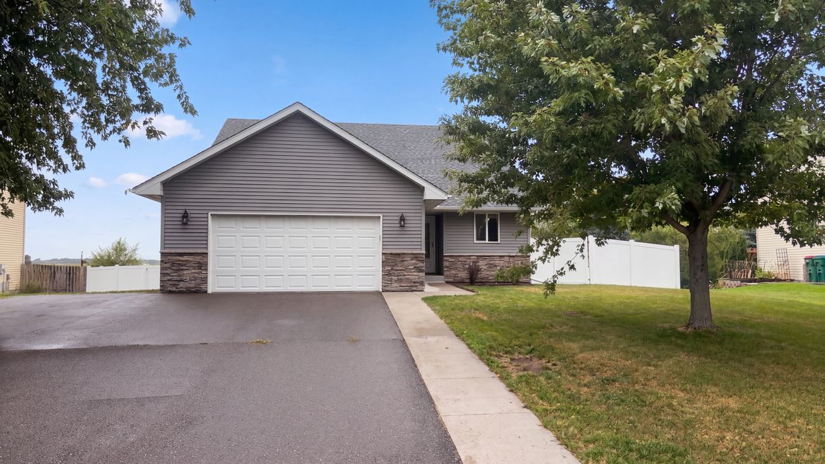 Property photo 1 of 18772 Range Pole Pt