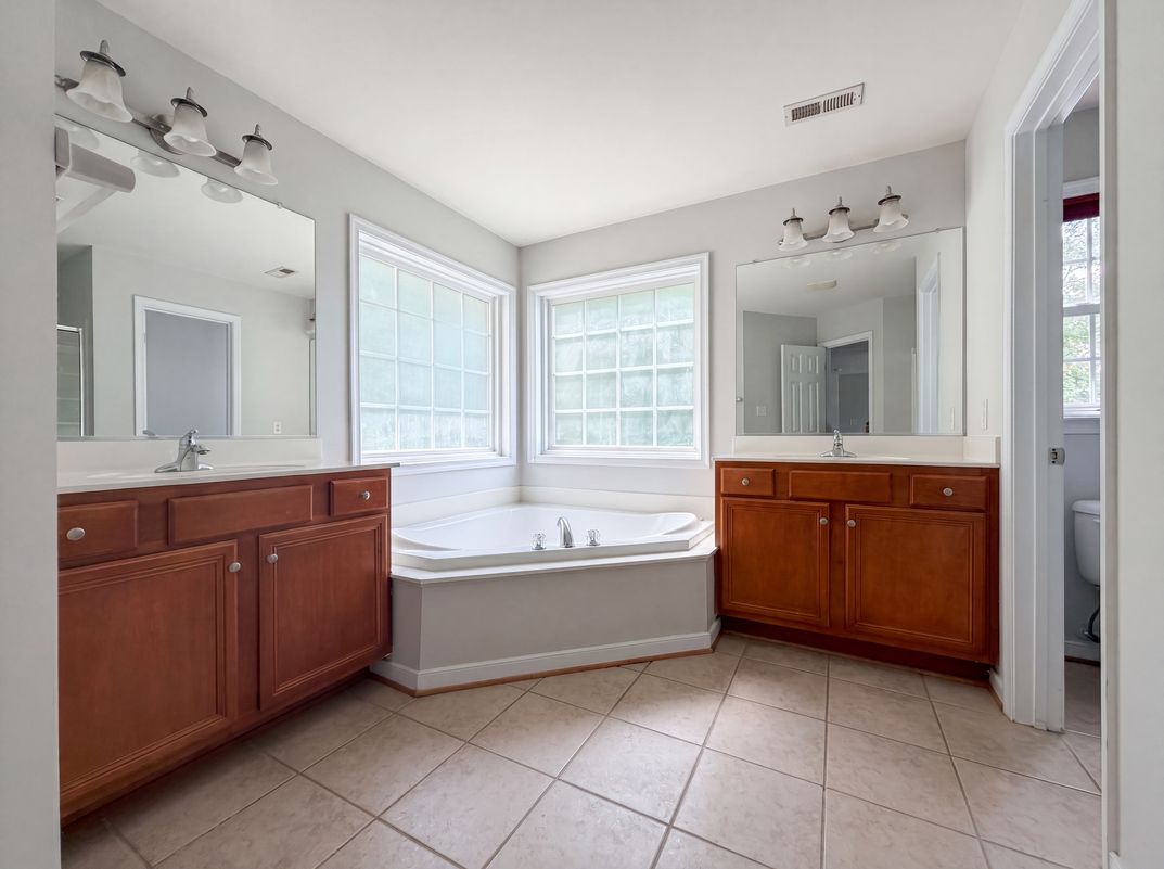 Photo 17 of 26 of 14725 Grand Forest Ct, South Chesterfield, VA