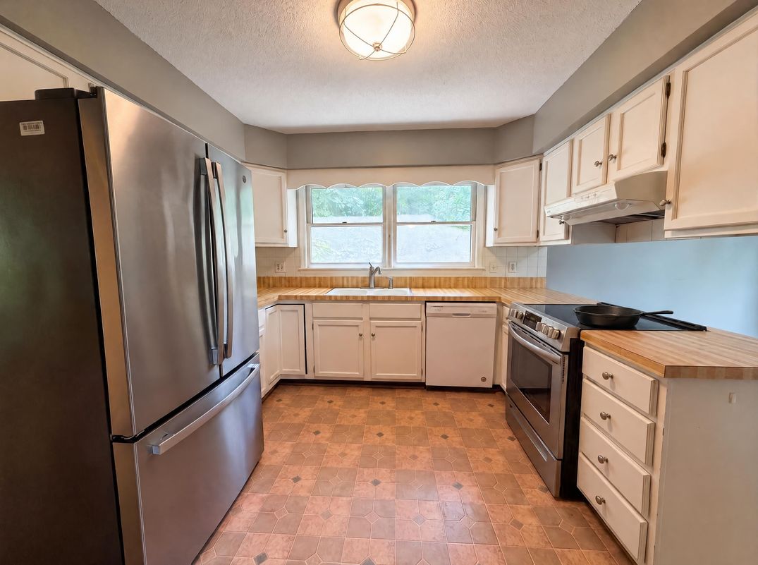 Property photo 2 of 7850 Beech Forest Rd