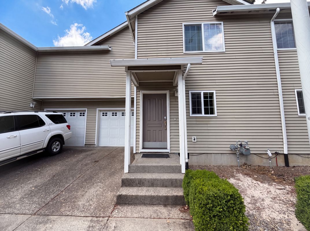 Property photo 1 of 61 SE 171st Ave