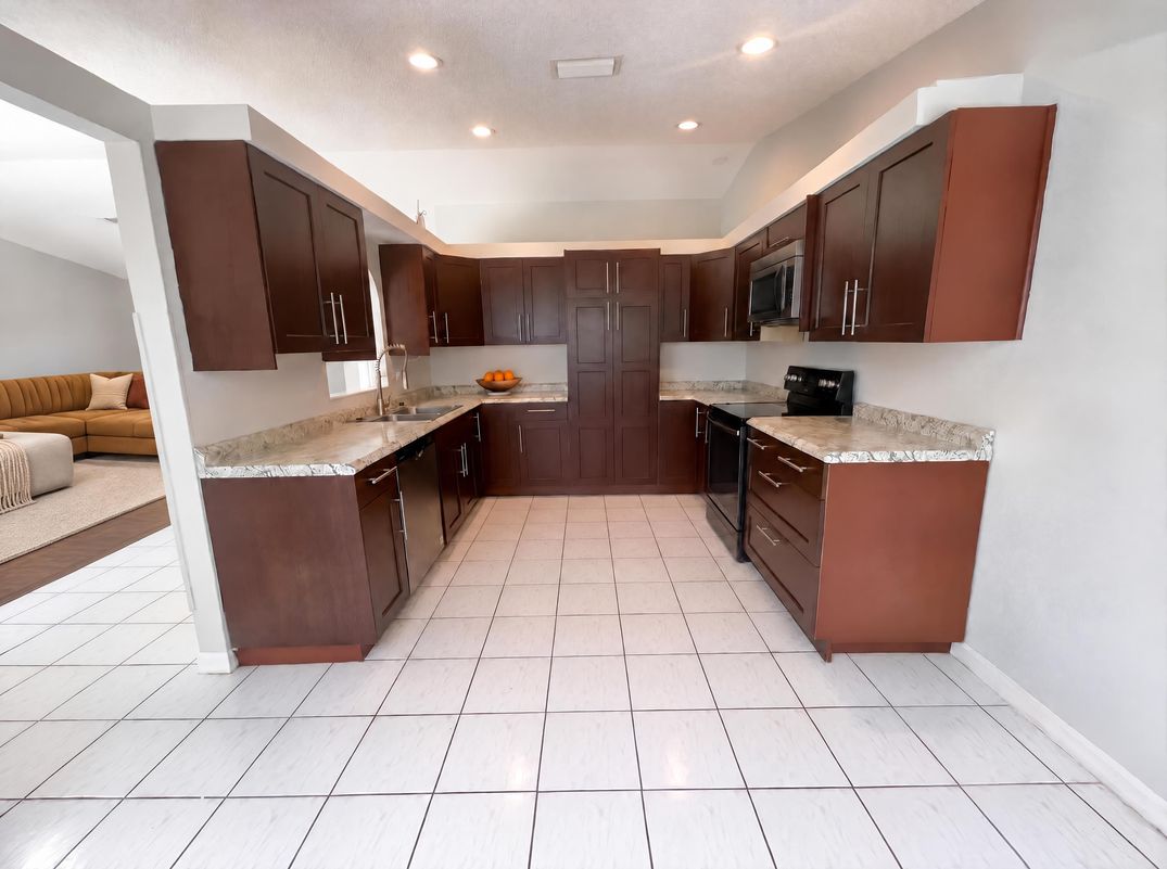 Property photo 2 of 1750 Evergreen Ct