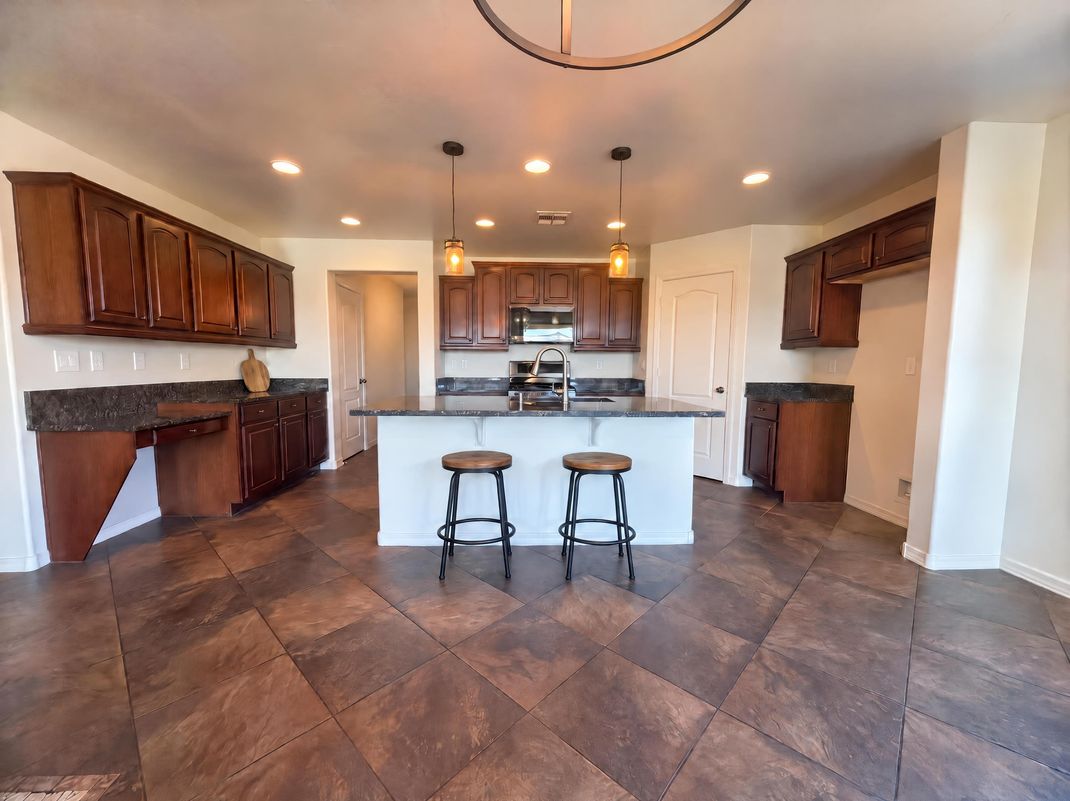 Property photo 2 of 859 W Desert Seasons Dr