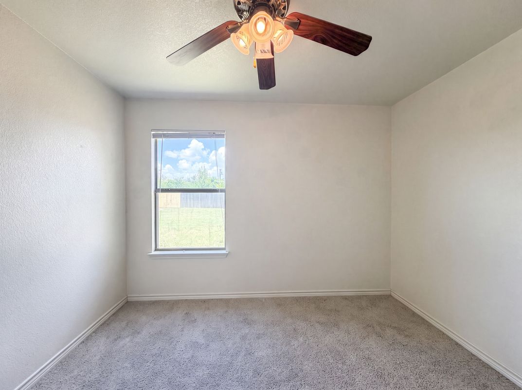 Photo 9 of 16 of 2512 Saulsbury Dr, Temple, TX