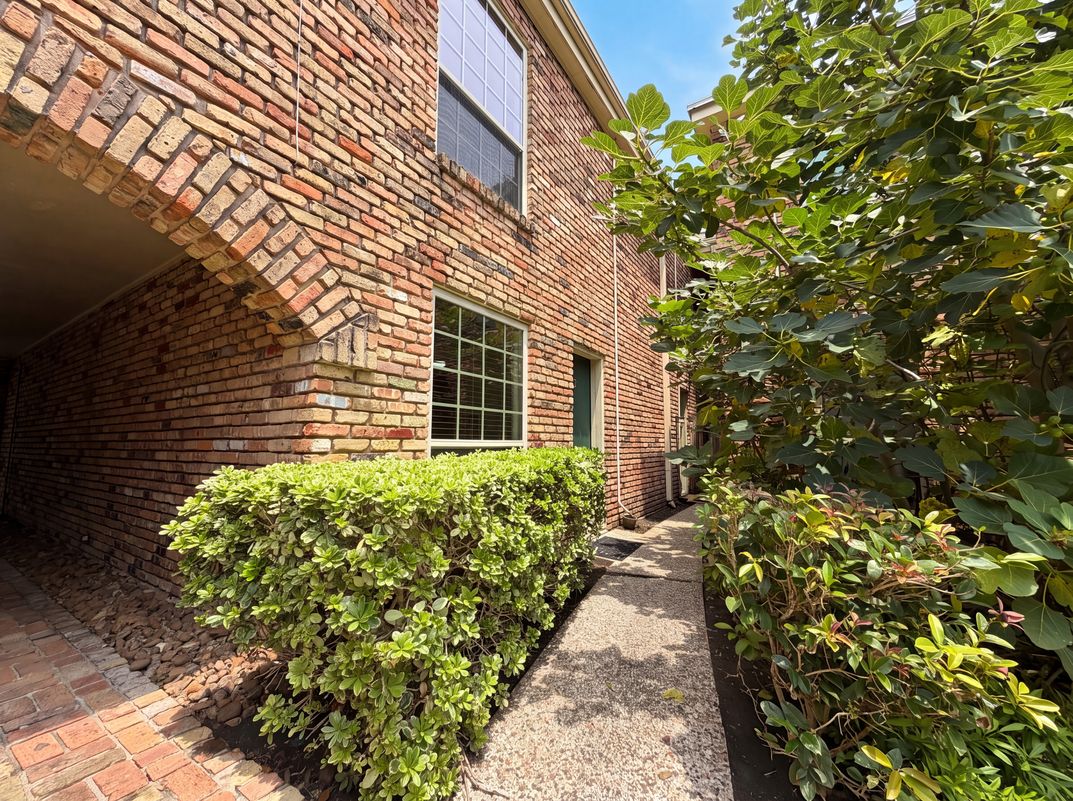 Photo 15 of 19 of 2503 McCue Rd, Houston, TX