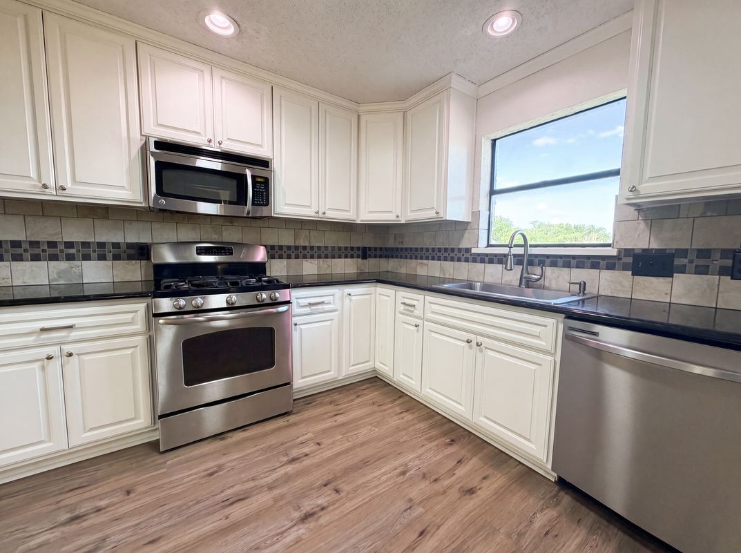 Property photo 2 of 1308 Longhorn Dr