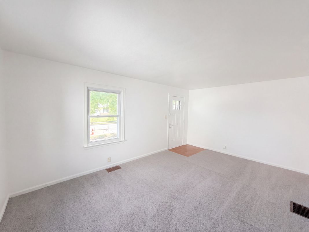Property photo 3 of 122 S 6th Ave