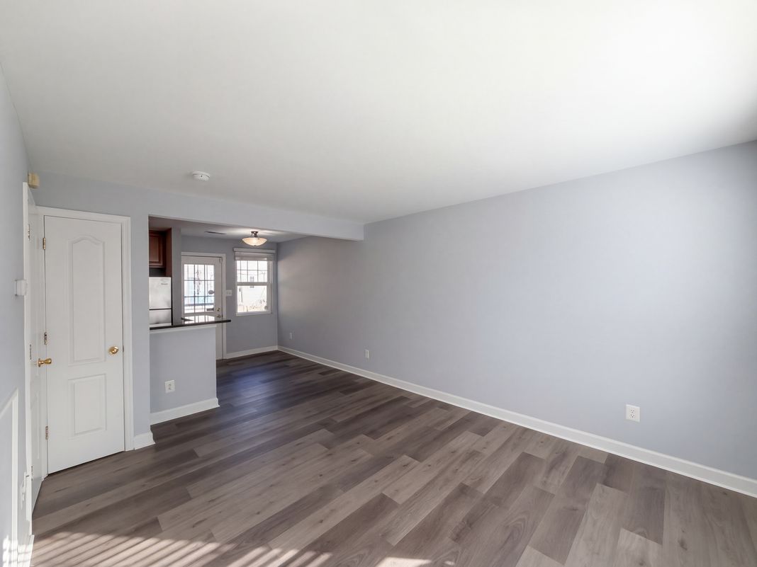 Property photo 3 of 6940 Hawthorne St