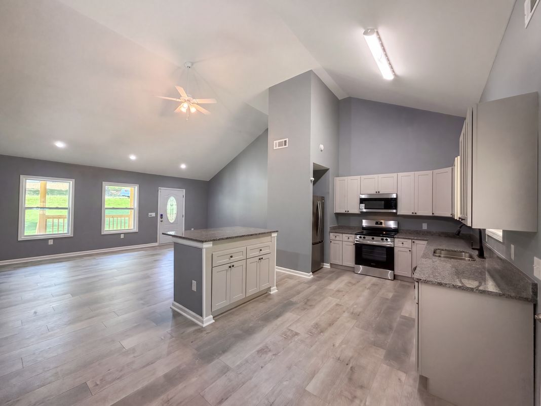 Property photo 2 of 201 Deerfield Ln