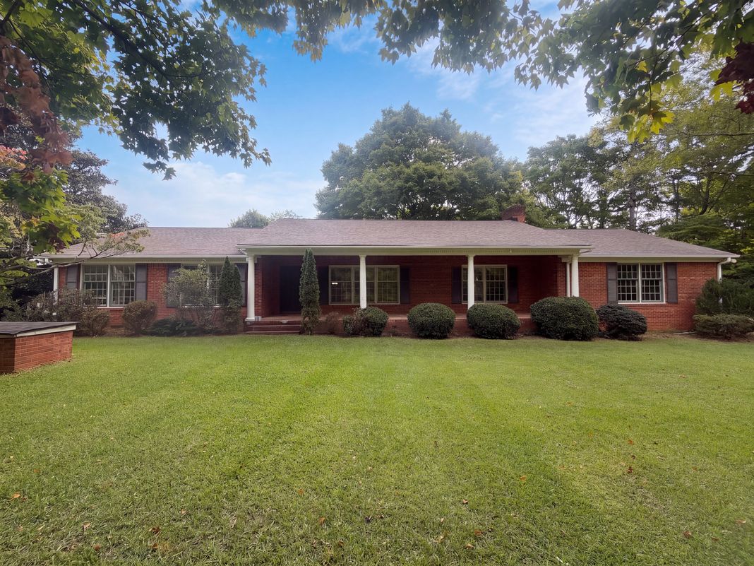 Property photo 1 of 3828 Waterview Rd