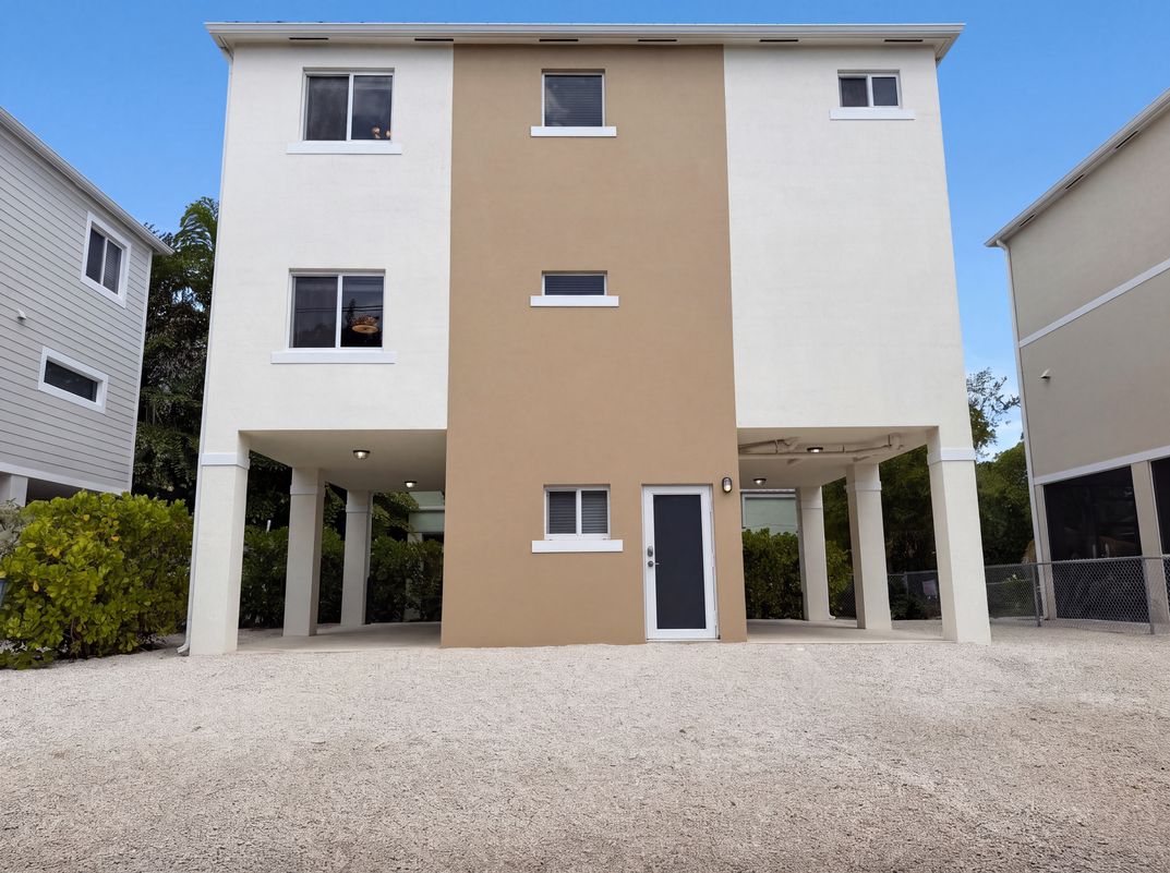 Property photo 1 of 17 Lakeview Dr