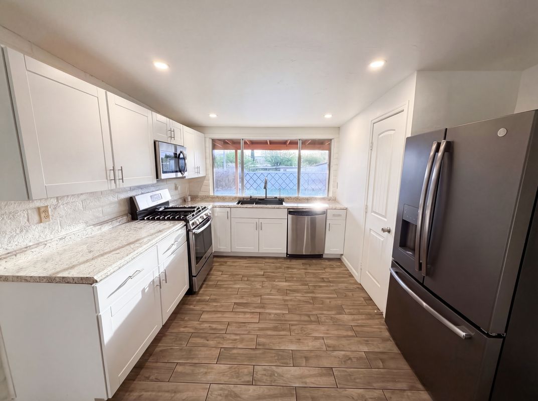 Property photo 2 of 8421 E Balfour Dr