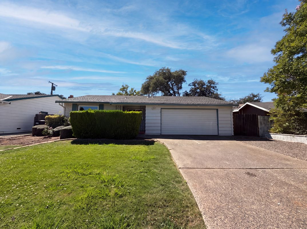 Property photo 1 of 9630 Beachwood Dr