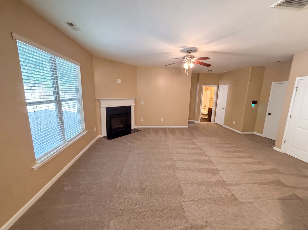 Property photo 3 of 2471 Quincy Loop