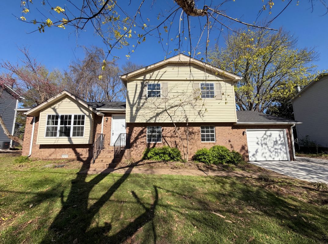Property photo 1 of 5148 Roxborough Dr