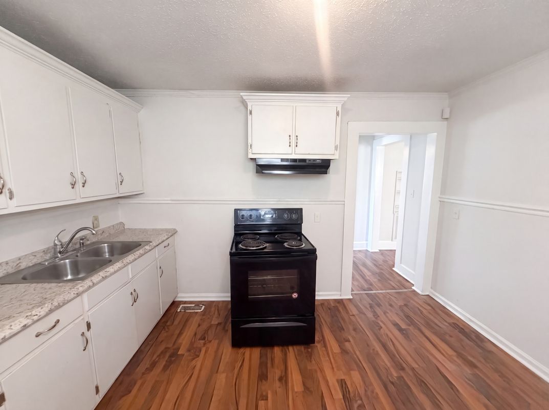 Property photo 2 of 920 Elm St