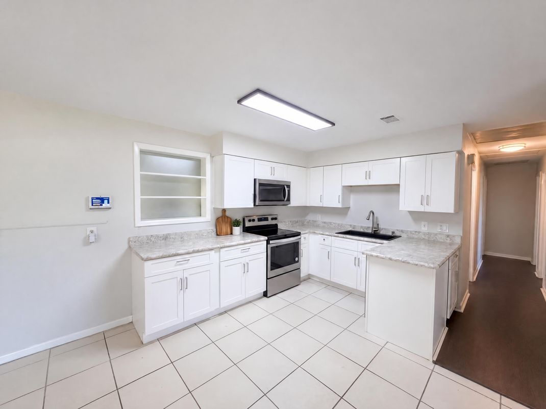 Property photo 2 of 425 W Daughtery Rd
