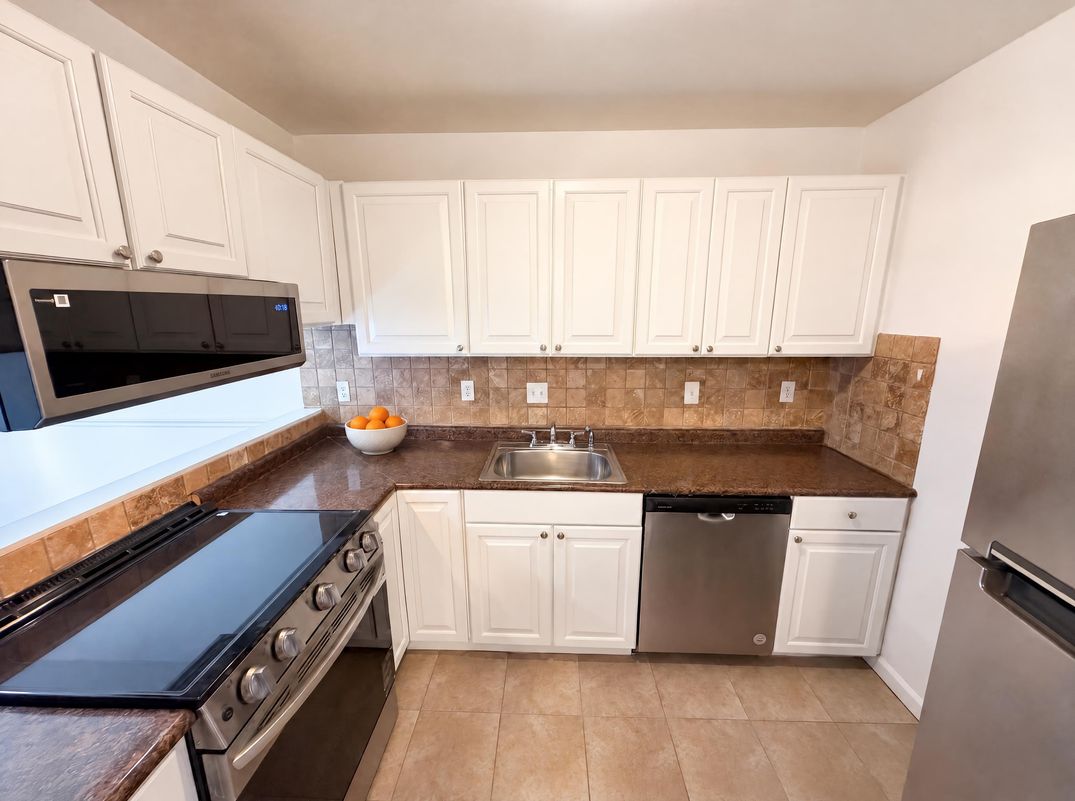 Property photo 2 of 1625 Merry Oaks Rd Apt D