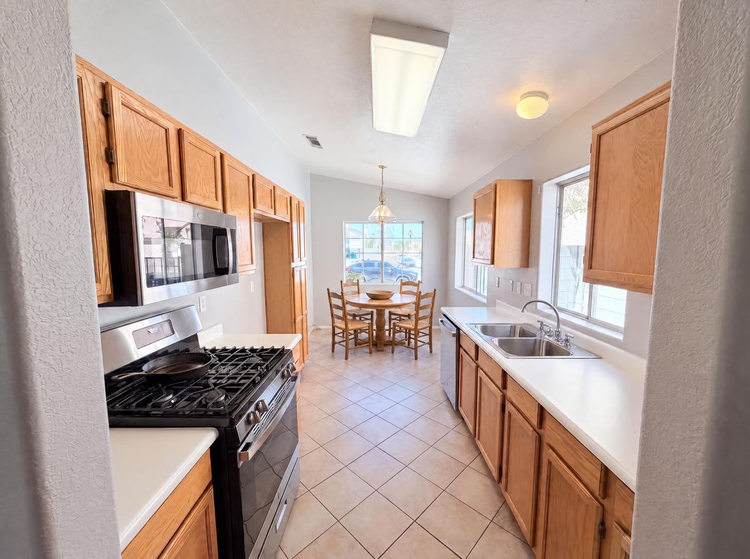 Property photo 2 of 9121 Indian Breeze Dr