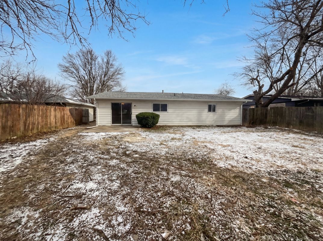 Photo 5 of 18 of 3011 Cameron St, Indianapolis, IN