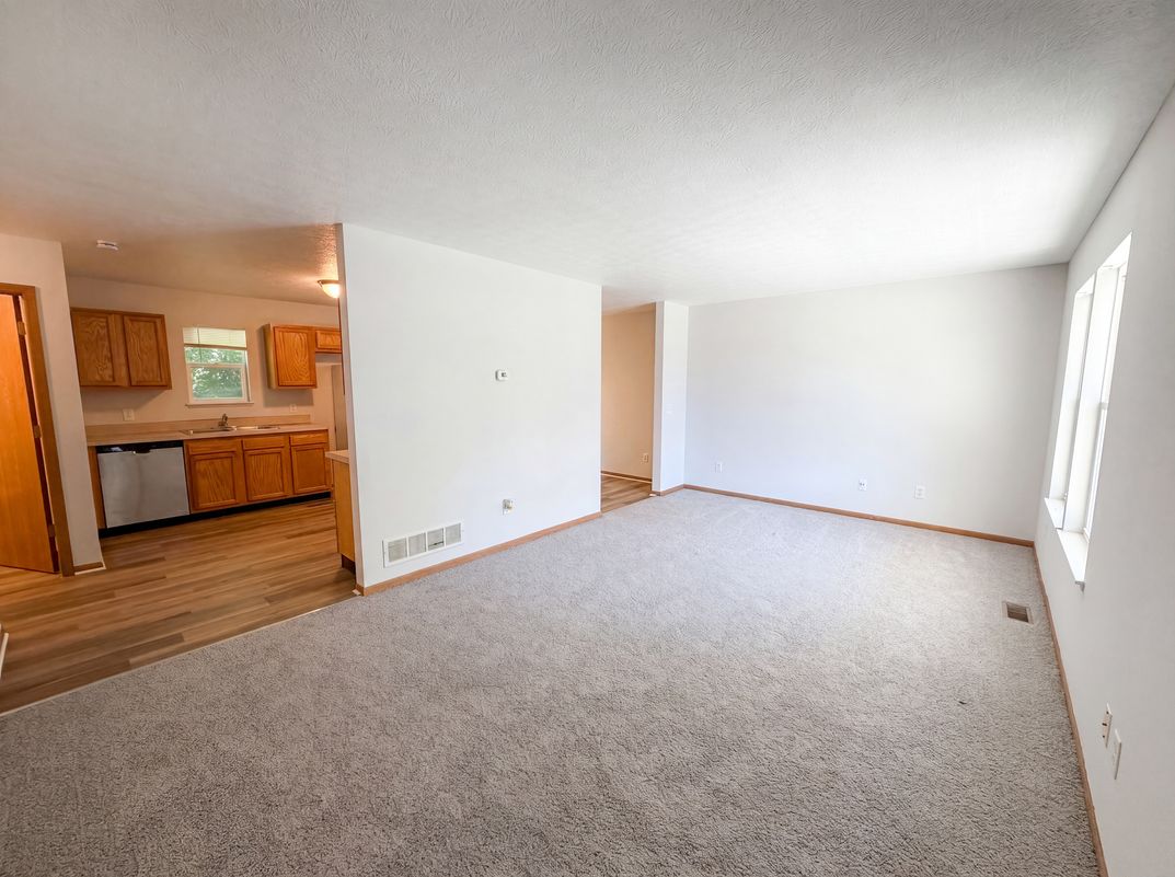 Property photo 3 of 1004 Bellows St