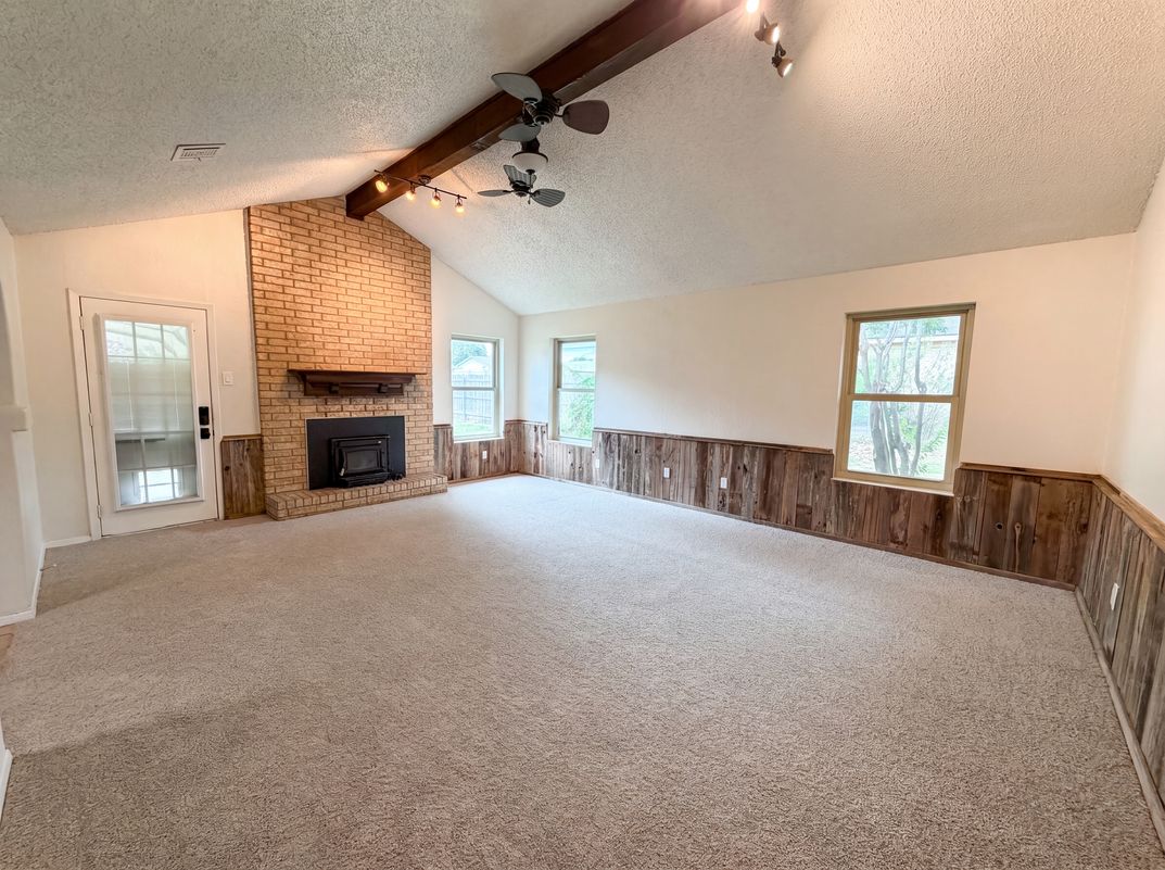 Property photo 3 of 208 Dakota Dr