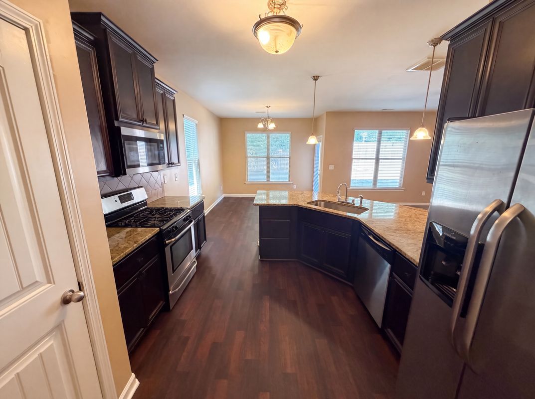 Property photo 2 of 2471 Quincy Loop