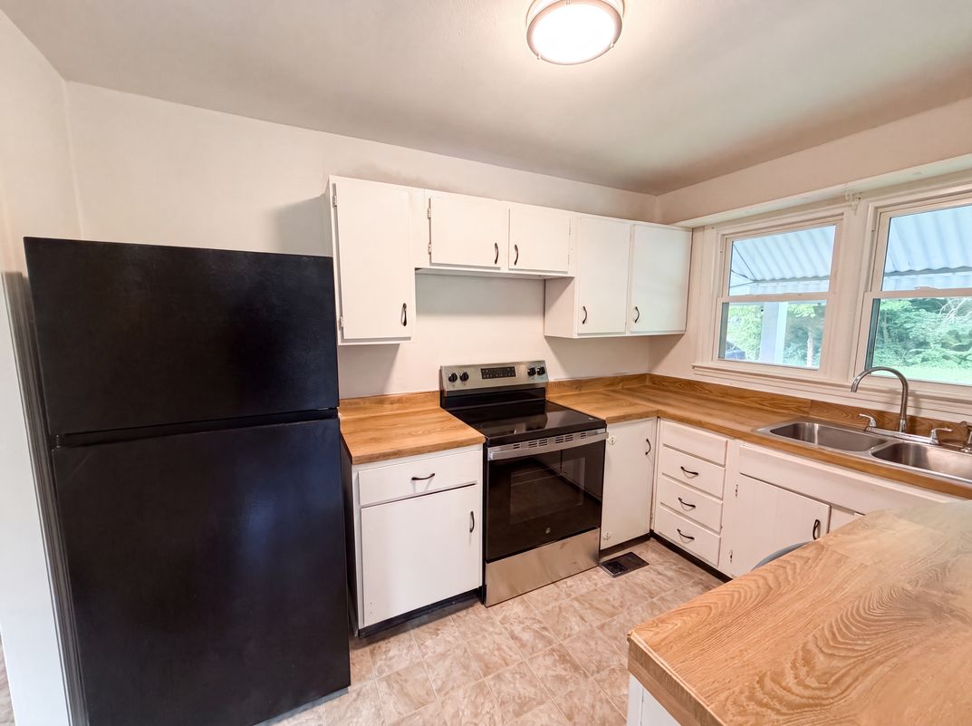 Property photo 2 of 119 Old State Cir