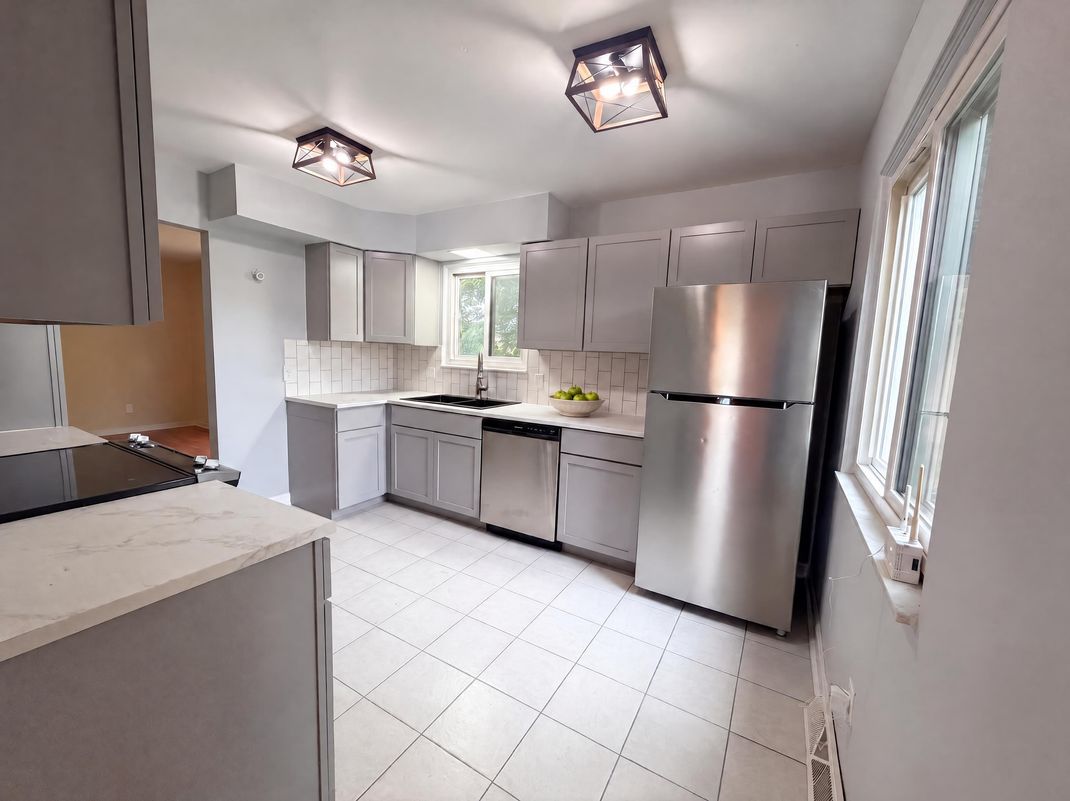 Property photo 2 of 725 Lawson Dr