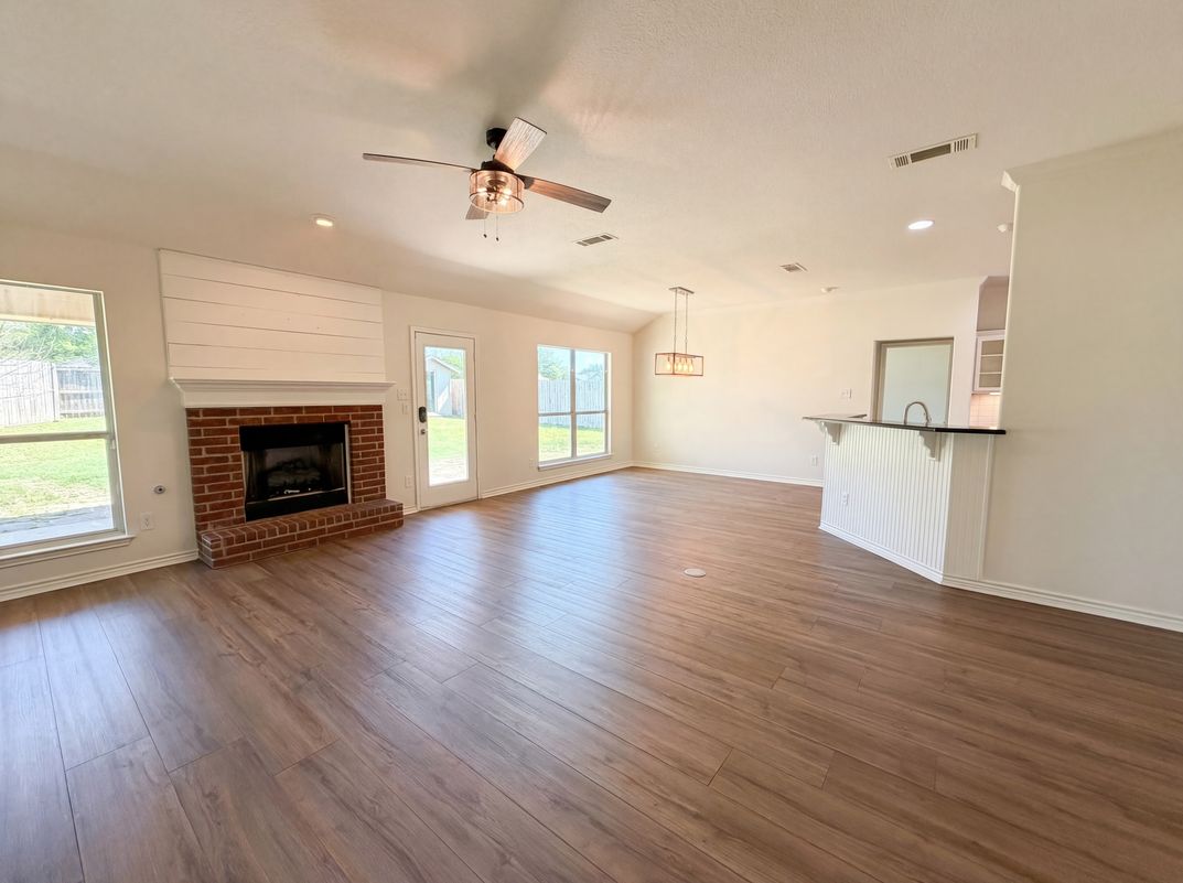 Property photo 3 of 8710 Surrey Ct