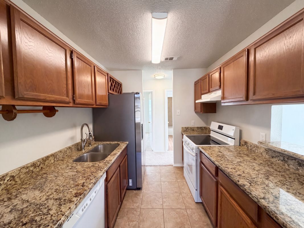 Property photo 2 of 5624 Shady Springs Trl
