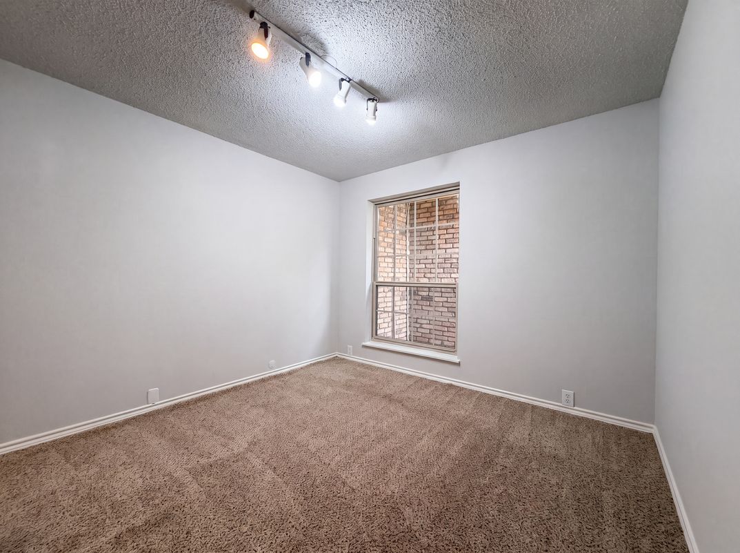 Photo 4 of 18 of 2503 McCue Rd, Houston, TX