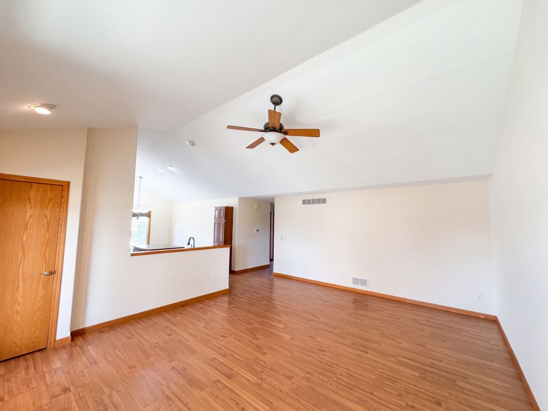 Property photo 3 of 1823 Kingsbury Rd