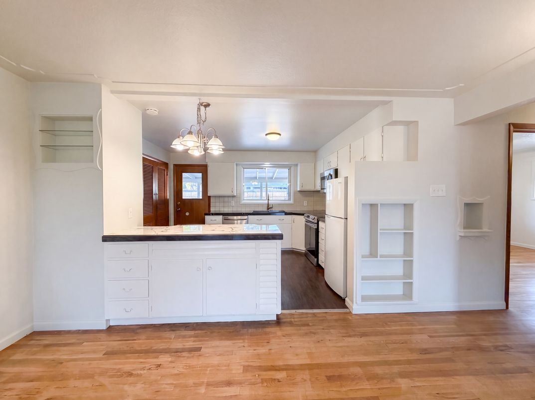 Property photo 2 of 1535 W 15th St