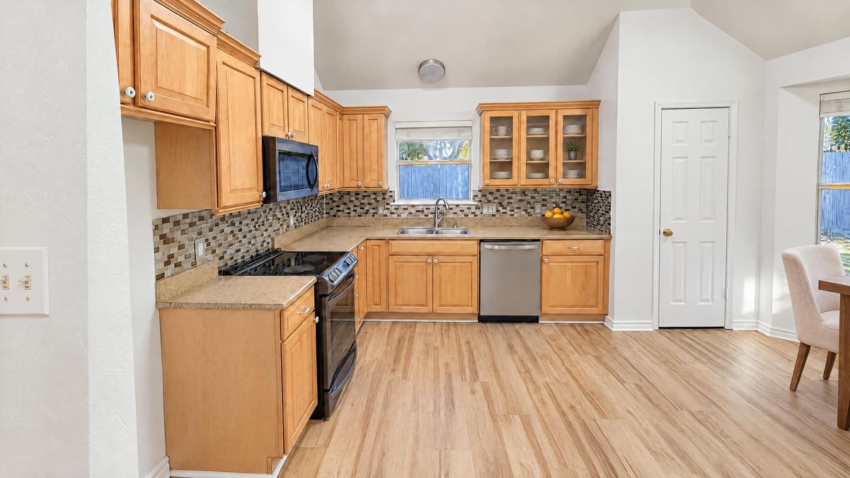 Property photo 2 of 5018 Graford Pl