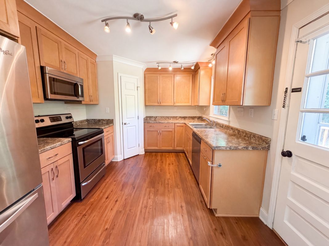 Property photo 2 of 2154 Rosewood Dr