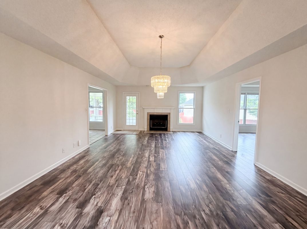 Photo 3 of 17 of 3609 Millington Dr, Clarksville, TN