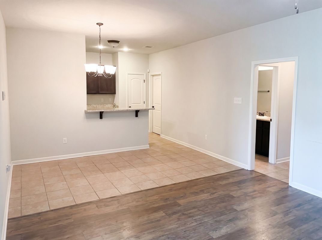 Property photo 3 of 402 Cypress Garden Dr