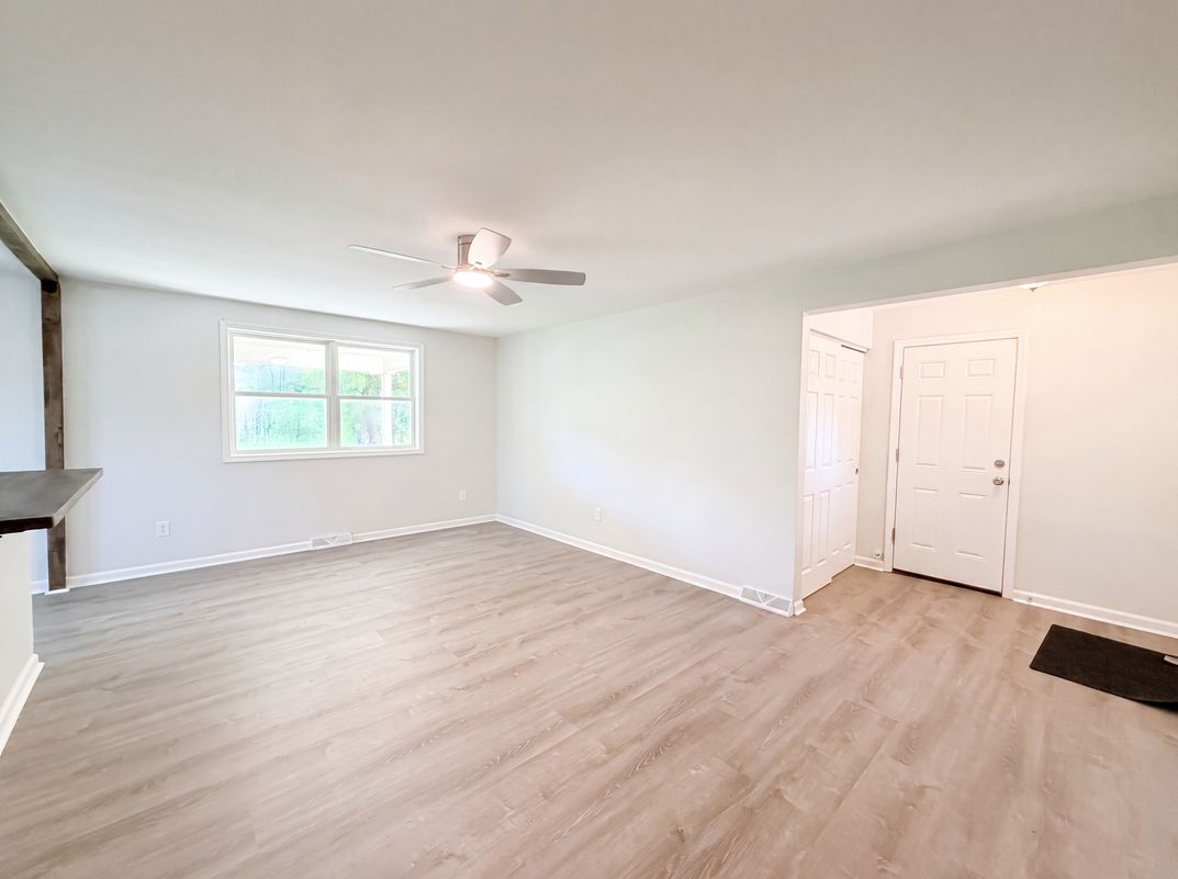 Property photo 3 of 610 Mercury Dr