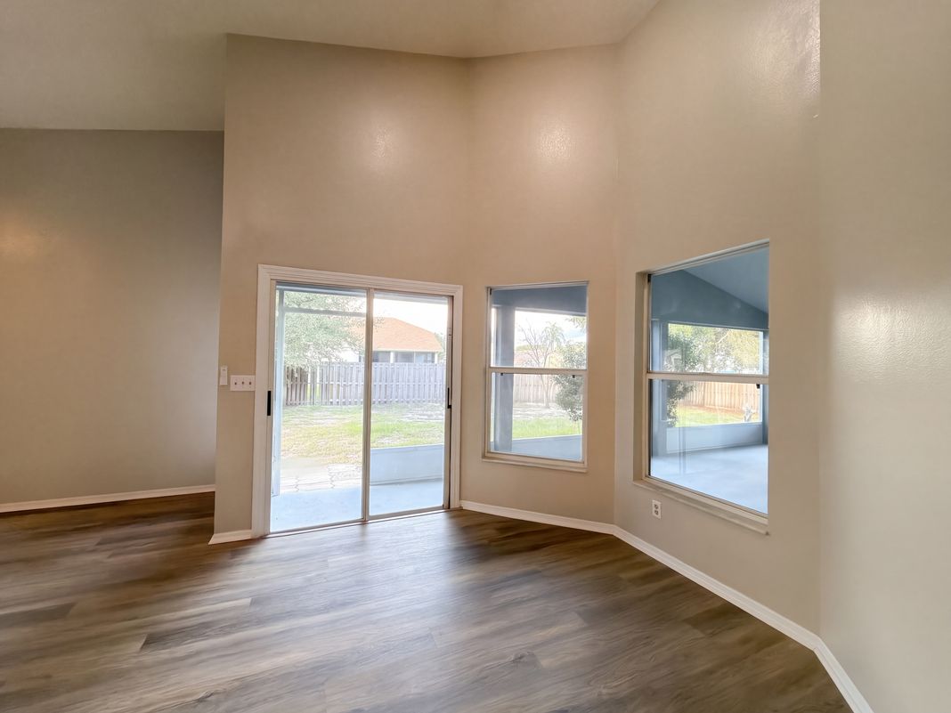Property photo 3 of 9703 Glenpointe Dr