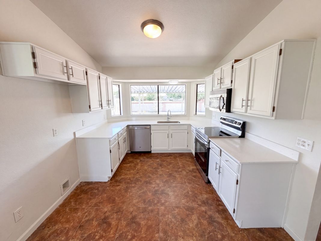 Property photo 2 of 5840 N Belbrook Dr